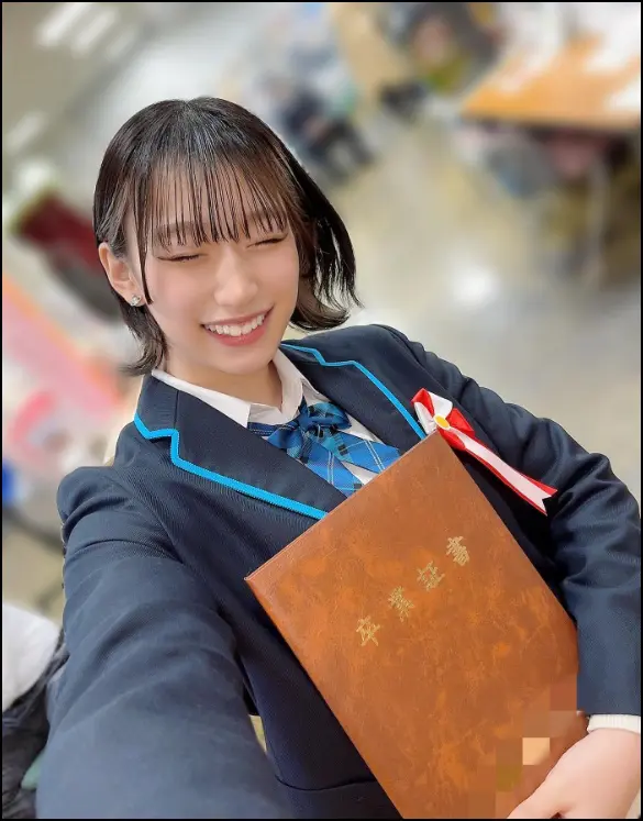 下谷あゆ、高校、卒業証書