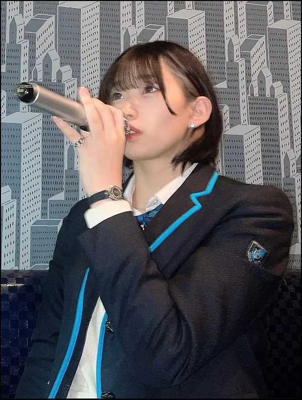 下谷あゆ、高校制服、カラオケ