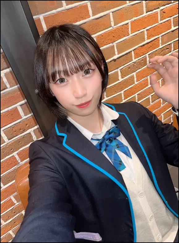 下谷あゆ、高校、制服、自撮り