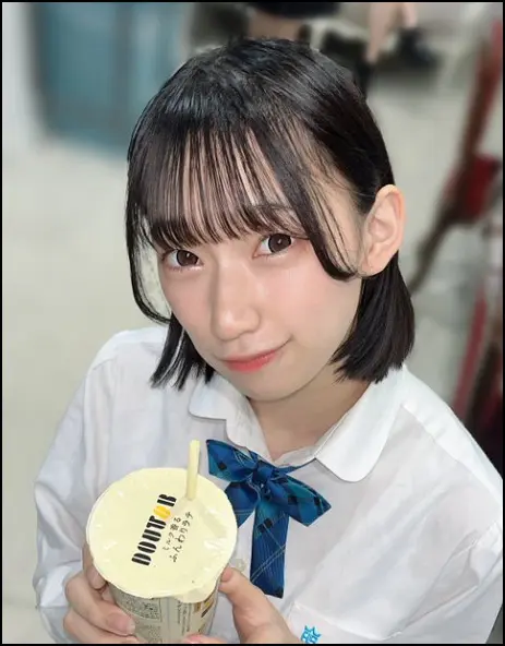 下谷あゆ、制服、ドトールの飲み物