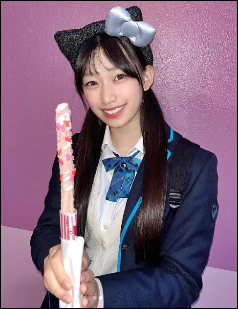 下谷あゆ、高校、制服、ピンクのチュロス