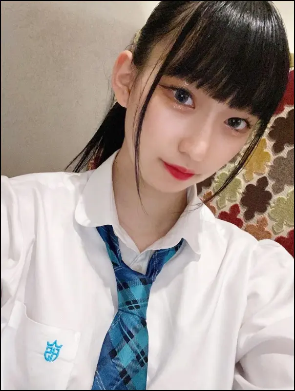 下谷あゆ、高校制服、16歳