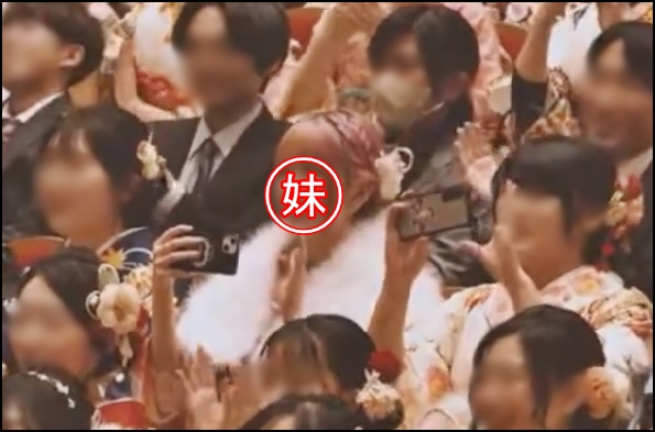 Tani Yuukiの妹、成人式、手を振る